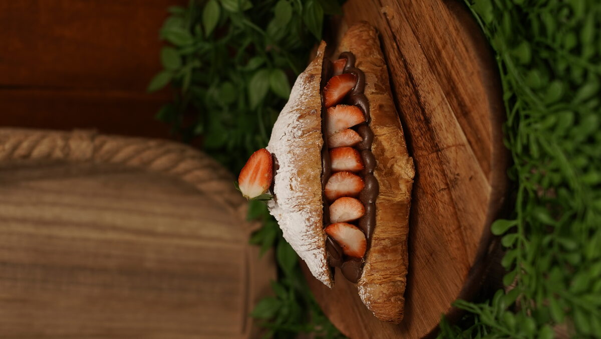 Croissant morango e nutella